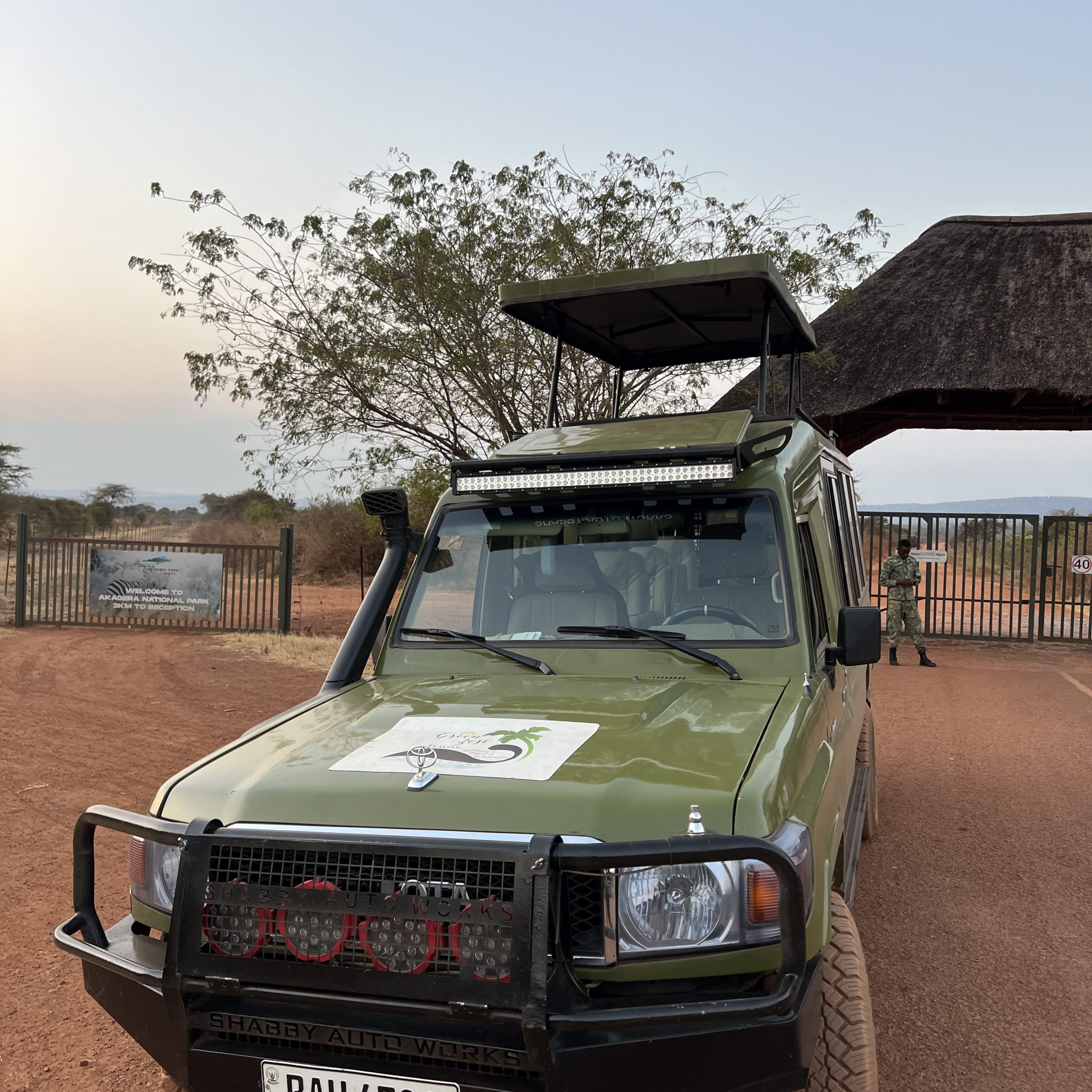 Land-Cruiser Safari car